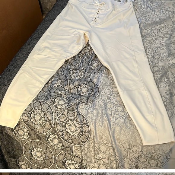 NWT Good American Bombshell Leggings in Ivory with Lace Up Fly in 6 (3X) - Picture 4 of 10